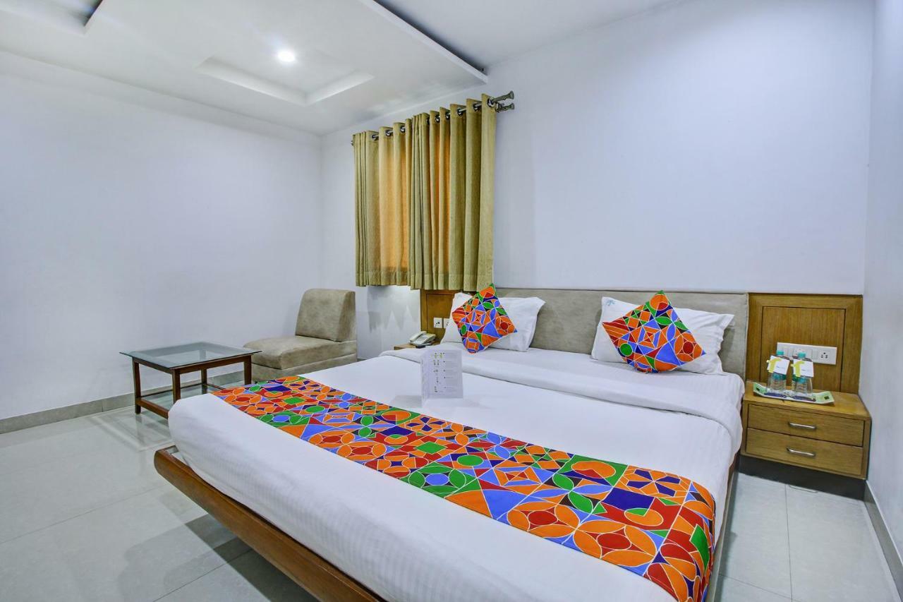 Fabhotel Syberitic Suites Gachibowli - Fully Vaccinated Staff Kondapur  Esterno foto