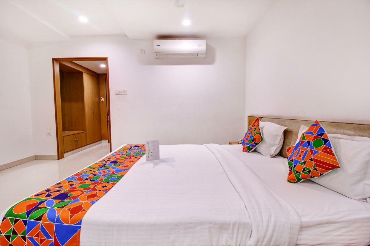 Fabhotel Syberitic Suites Gachibowli - Fully Vaccinated Staff Kondapur  Esterno foto