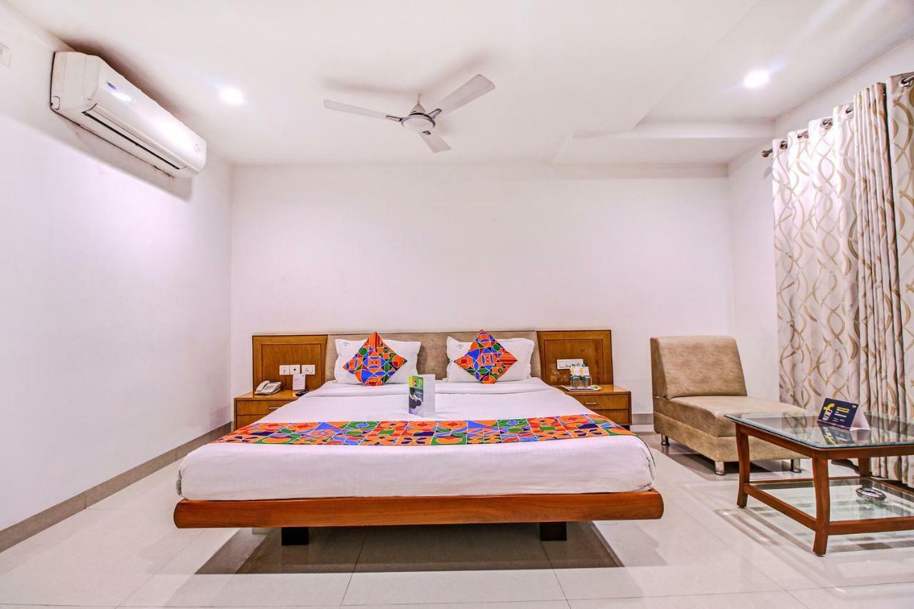 Fabhotel Syberitic Suites Gachibowli - Fully Vaccinated Staff Kondapur  Esterno foto