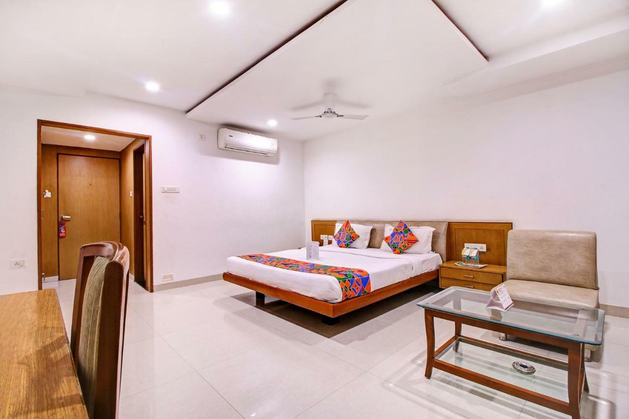 Fabhotel Syberitic Suites Gachibowli - Fully Vaccinated Staff Kondapur  Esterno foto