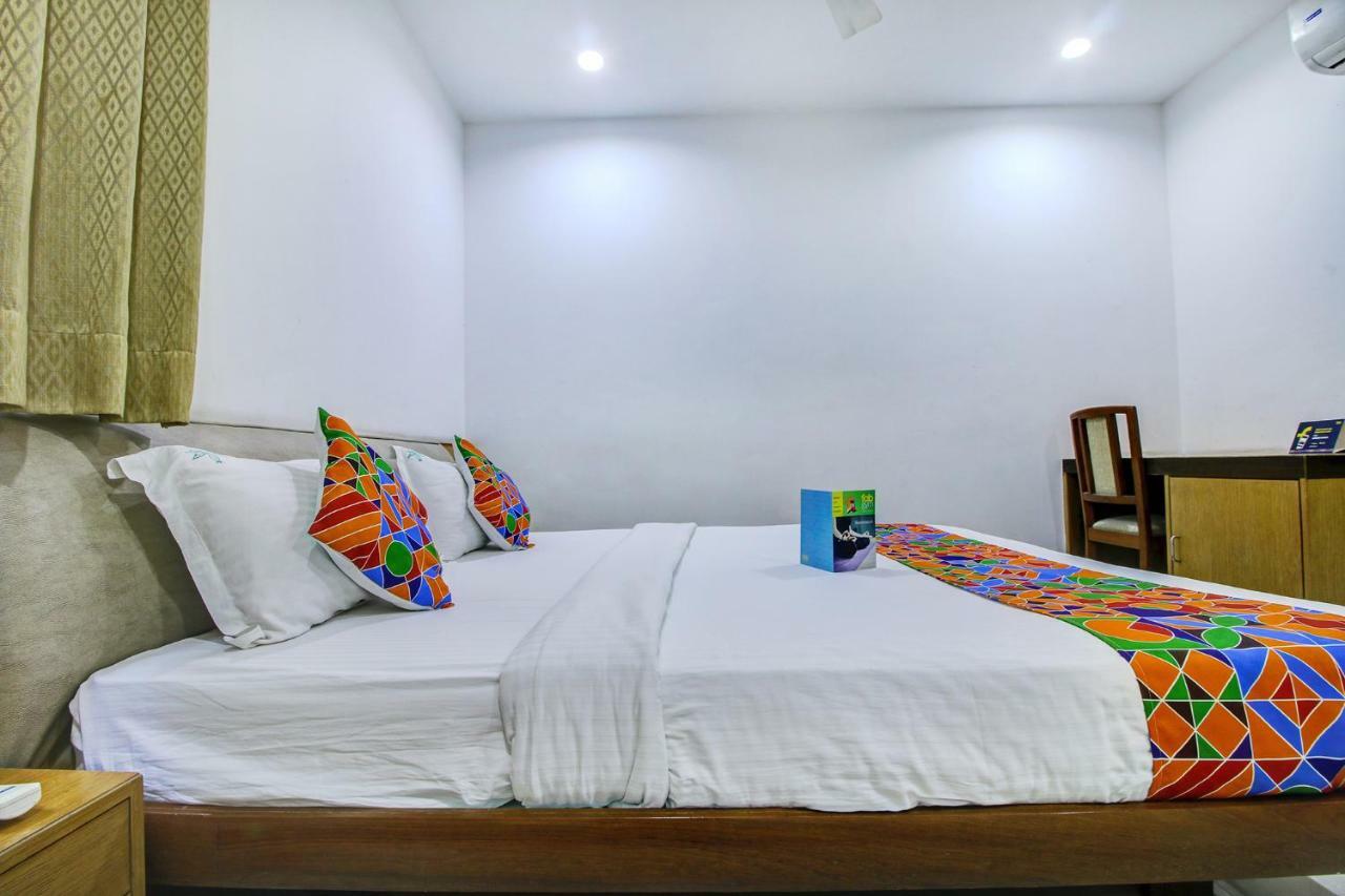 Fabhotel Syberitic Suites Gachibowli - Fully Vaccinated Staff Kondapur  Esterno foto