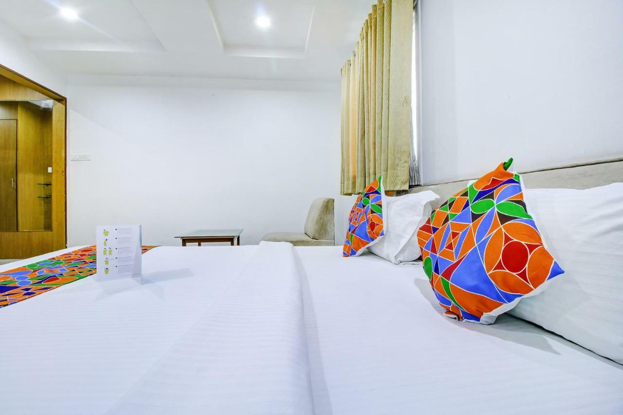 Fabhotel Syberitic Suites Gachibowli - Fully Vaccinated Staff Kondapur  Esterno foto