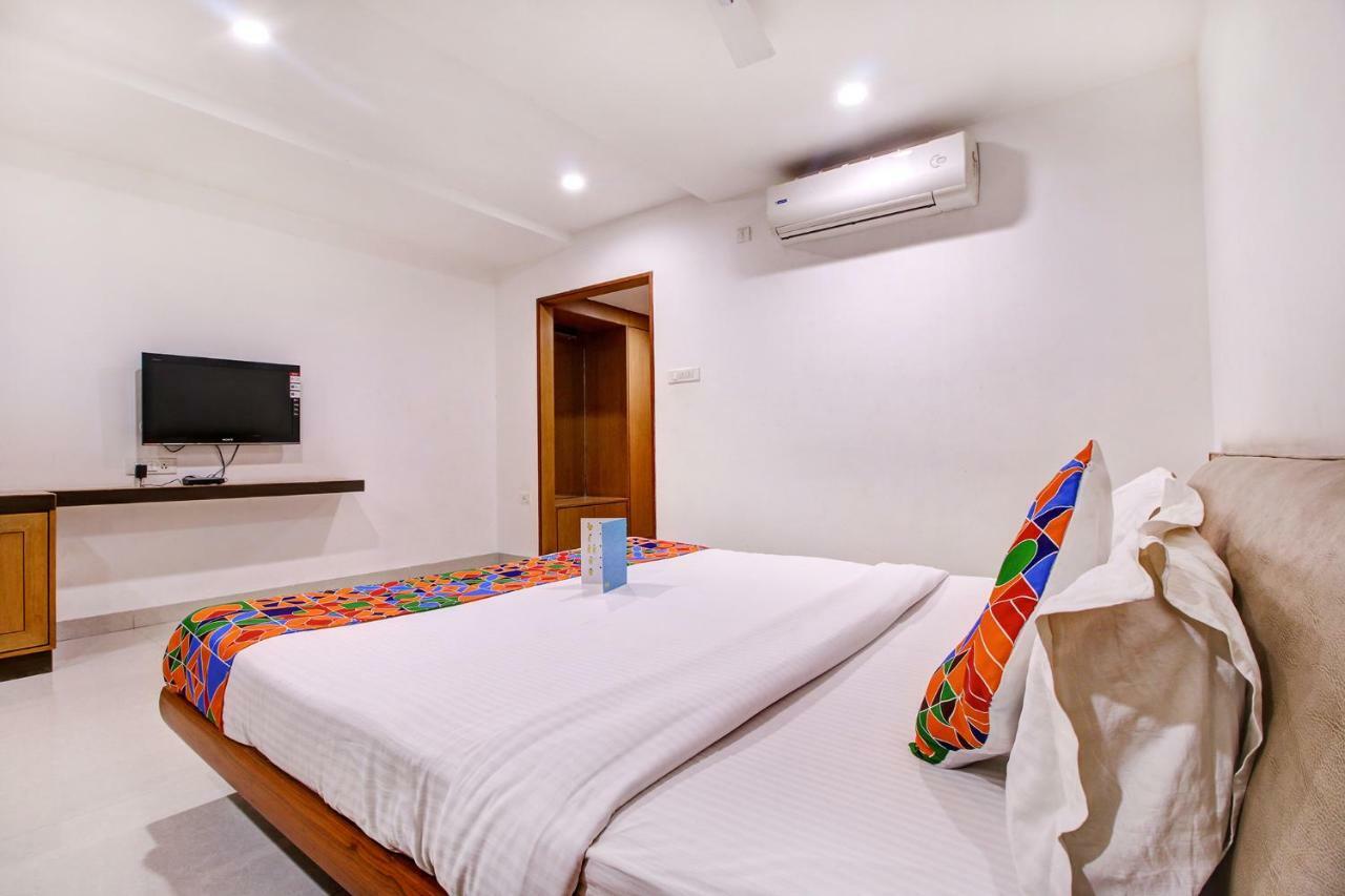 Fabhotel Syberitic Suites Gachibowli - Fully Vaccinated Staff Kondapur  Esterno foto