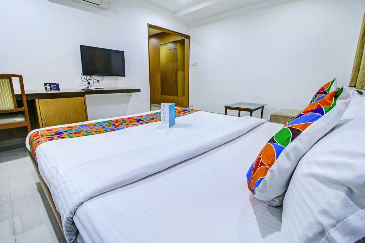 Fabhotel Syberitic Suites Gachibowli - Fully Vaccinated Staff Kondapur  Esterno foto