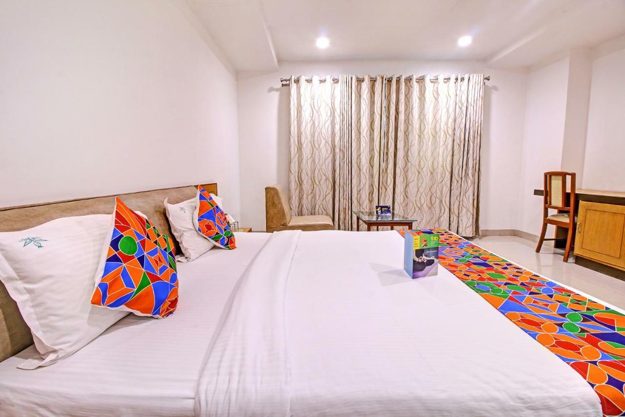 Fabhotel Syberitic Suites Gachibowli - Fully Vaccinated Staff Kondapur  Esterno foto