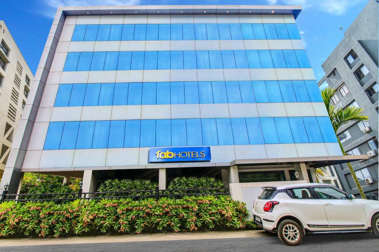 Fabhotel Syberitic Suites Gachibowli - Fully Vaccinated Staff Kondapur  Esterno foto